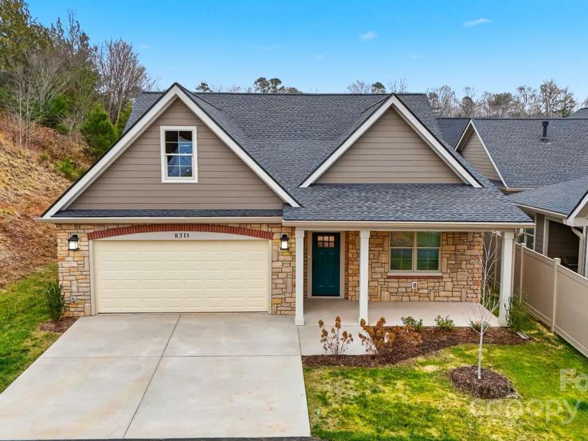 831B Wynnshire Drive, Hickory, NC 28601.  MLS# CAR4328734, YatesRealty ID 2350. 