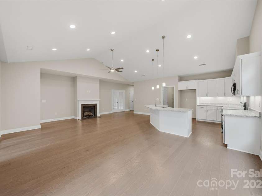 831B Wynnshire Drive, Hickory, NC 28601.  MLS# CAR4328734, YatesRealty ID 2350. 