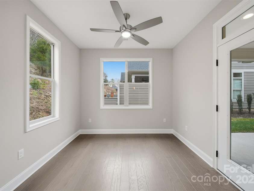 831B Wynnshire Drive, Hickory, NC 28601.  MLS# CAR4328734, YatesRealty ID 2350. 