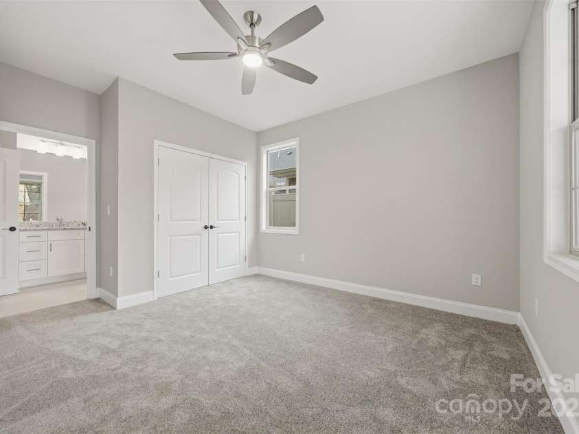 831B Wynnshire Drive, Hickory, NC 28601.  MLS# CAR4328734, YatesRealty ID 2350. 