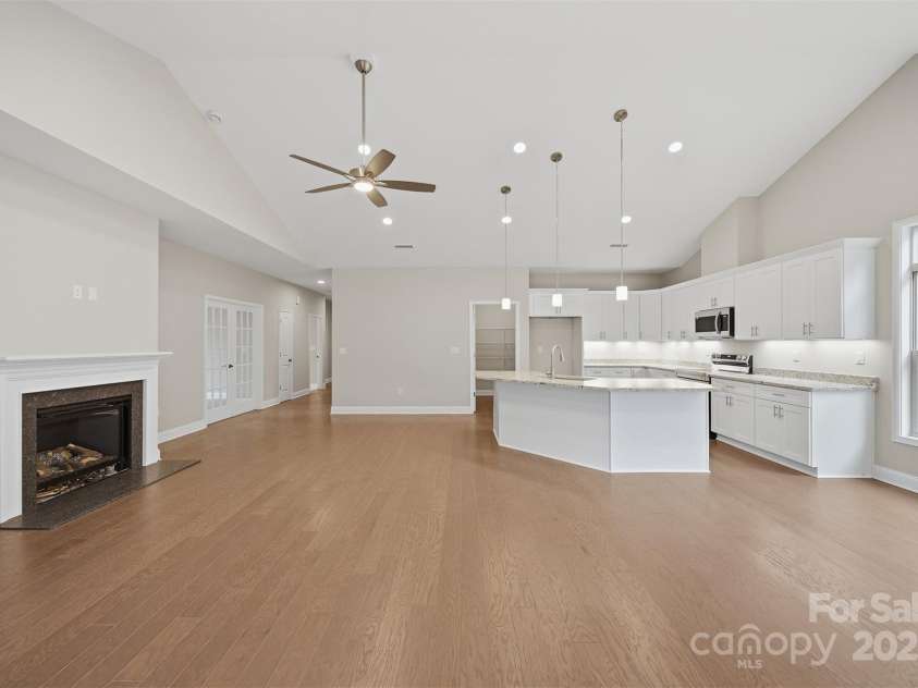 831B Wynnshire Drive, Hickory, NC 28601.  MLS# CAR4328734, YatesRealty ID 2350. 