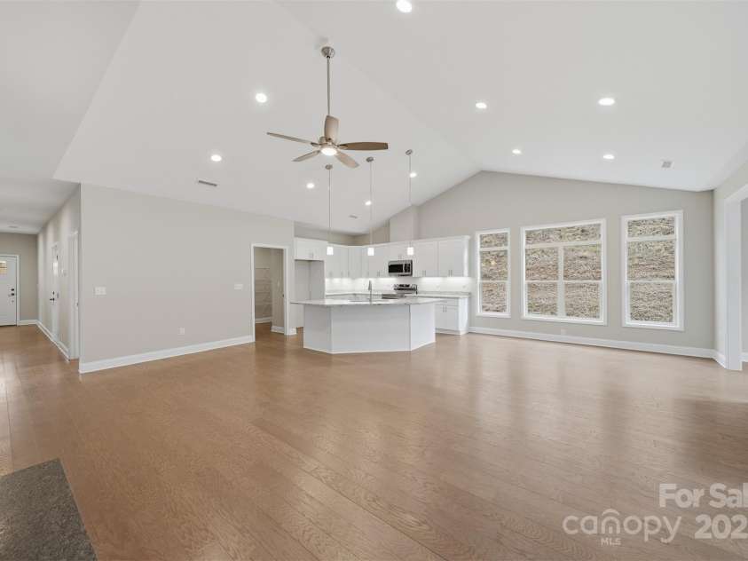 831B Wynnshire Drive, Hickory, NC 28601.  MLS# CAR4328734, YatesRealty ID 2350. 