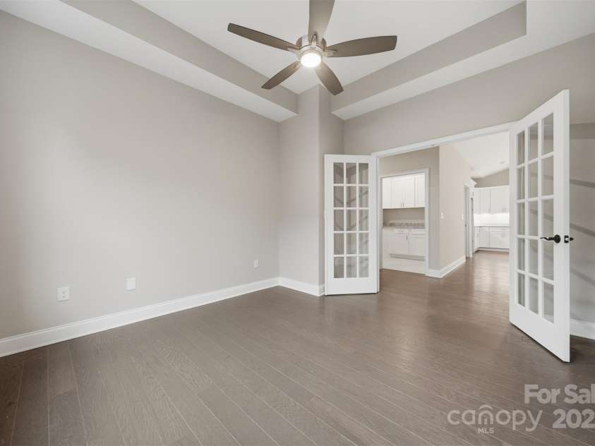 831B Wynnshire Drive, Hickory, NC 28601.  MLS# CAR4328734, YatesRealty ID 2350. 