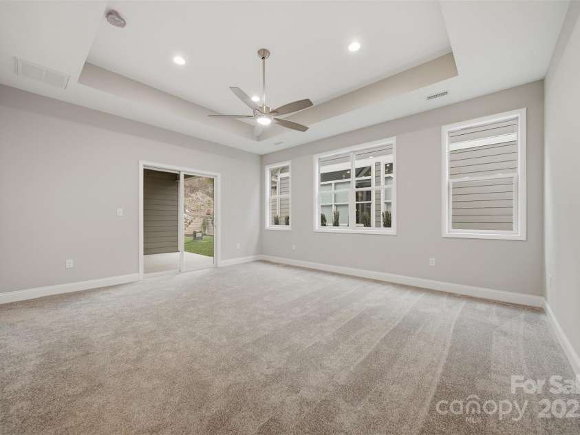 831B Wynnshire Drive, Hickory, NC 28601.  MLS# CAR4328734, YatesRealty ID 2350. 