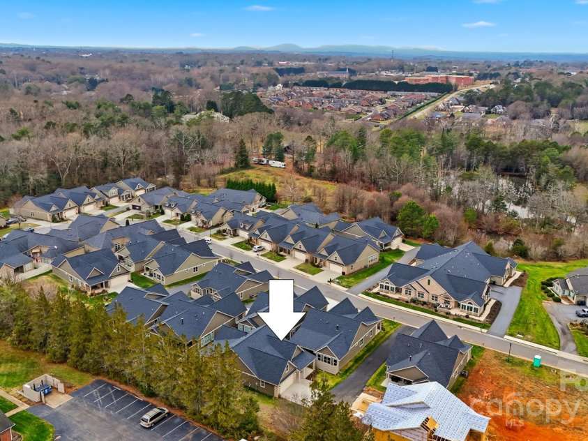 831B Wynnshire Drive, Hickory, NC 28601.  MLS# CAR4328734, YatesRealty ID 2350. 