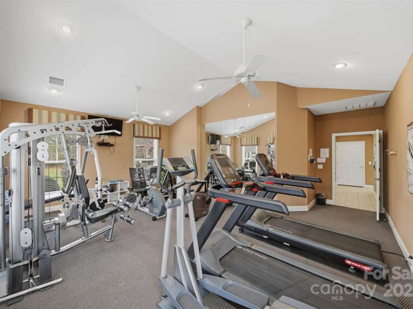 831B Wynnshire Drive, Hickory, NC 28601.  MLS# CAR4328734, YatesRealty ID 2350. 