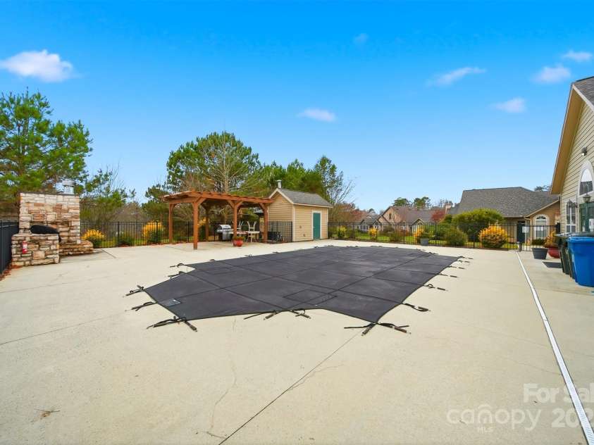 831B Wynnshire Drive, Hickory, NC 28601.  MLS# CAR4328734, YatesRealty ID 2350. 