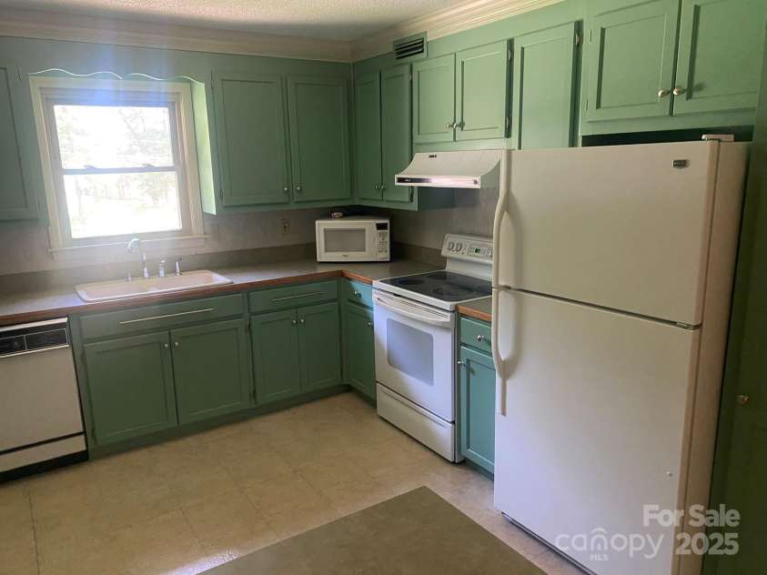 204 Biltmore Avenue, China Grove, NC 28023.  MLS# CAR4276511, YatesRealty ID 23500. 