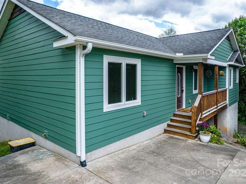 18 Benzington Way, Leicester, NC 28748.  MLS# CAR4254424, YatesRealty ID 23504. 