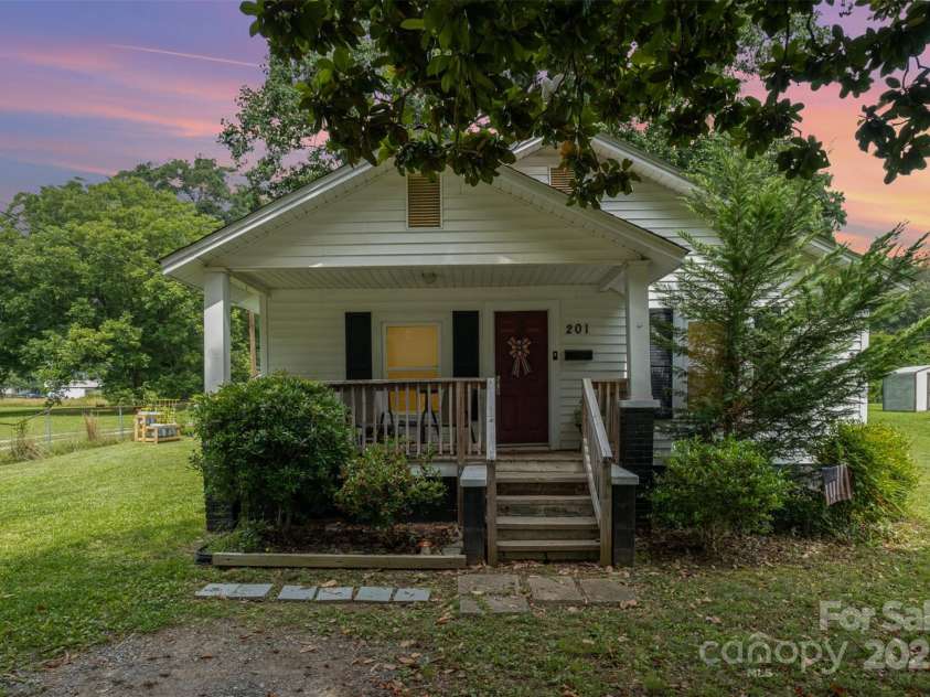 201 Oakland Drive, Lowell, NC 28098.  MLS# CAR4271735, YatesRealty ID 23505. 