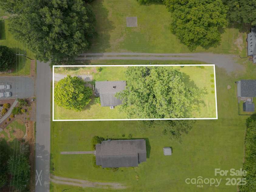 201 Oakland Drive, Lowell, NC 28098.  MLS# CAR4271735, YatesRealty ID 23505. 