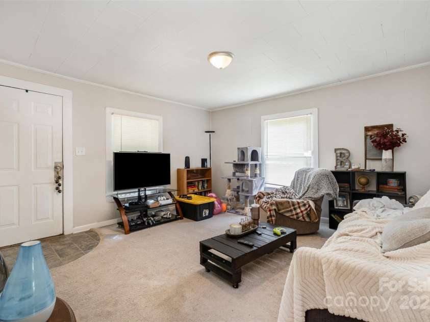 201 Oakland Drive, Lowell, NC 28098.  MLS# CAR4271735, YatesRealty ID 23505. 