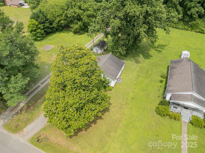 201 Oakland Drive, Lowell, NC 28098.  MLS# CAR4271735, YatesRealty ID 23505. 