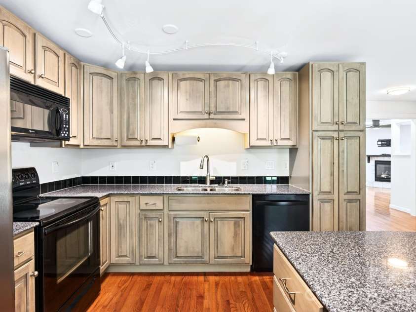 58 Camby Drive, Fairview, NC 28730.  MLS# CAR4371628, YatesRealty ID 23505. Great kitchen in the Apartment