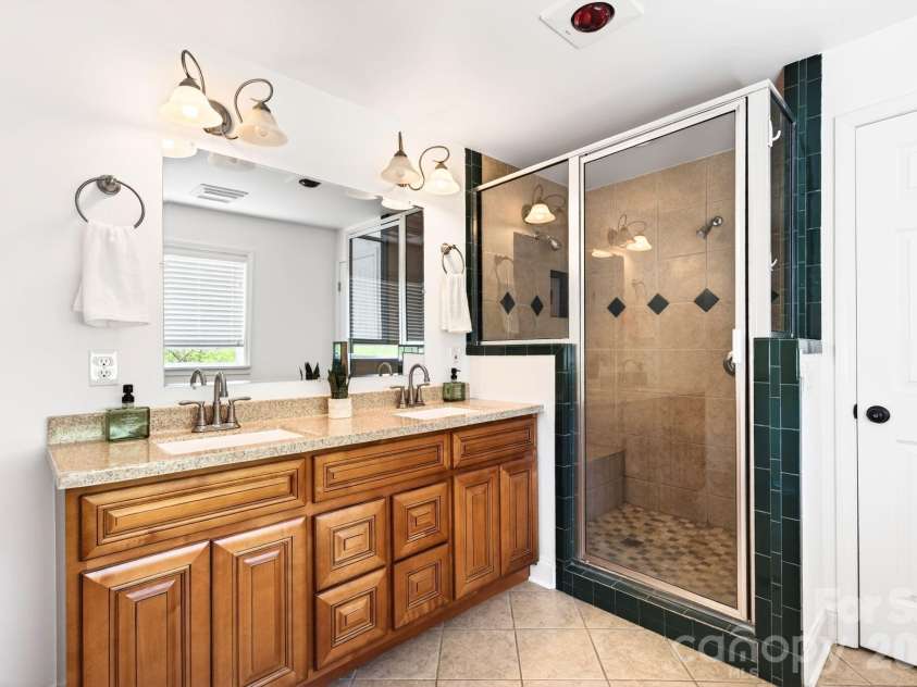 58 Camby Drive, Fairview, NC 28730.  MLS# CAR4371628, YatesRealty ID 23505. Primary Bathroom