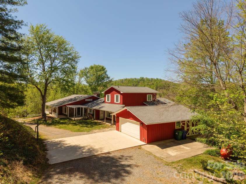 58 Camby Drive, Fairview, NC 28730.  MLS# CAR4371628, YatesRealty ID 23505. Side view with oversized garage