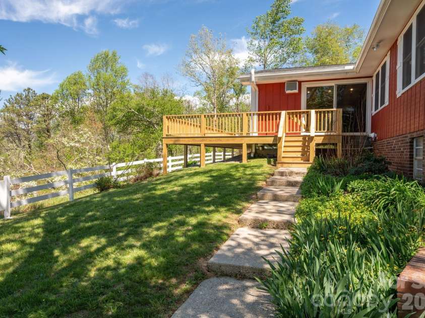 58 Camby Drive, Fairview, NC 28730.  MLS# CAR4371628, YatesRealty ID 23505. Side Yard