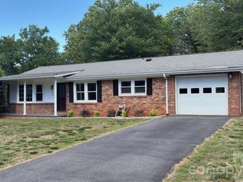 242 Edgewood Circle, Morganton, NC 28655.  MLS# CAR4381653, YatesRealty ID 23506. Spacious, move in ready home!