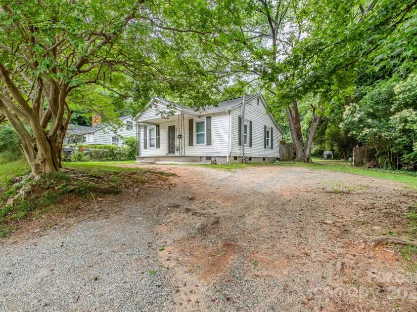 822 Cantwell Street, Charlotte, NC 28208.  MLS# CAR4271732, YatesRealty ID 23506. 