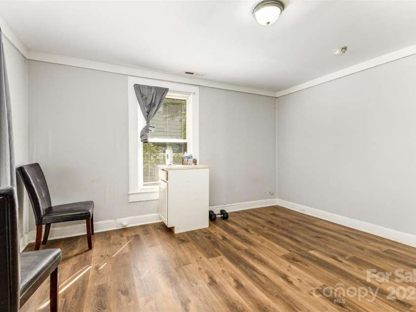 822 Cantwell Street, Charlotte, NC 28208.  MLS# CAR4271732, YatesRealty ID 23506. 