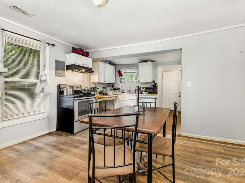 822 Cantwell Street, Charlotte, NC 28208.  MLS# CAR4271732, YatesRealty ID 23506. 