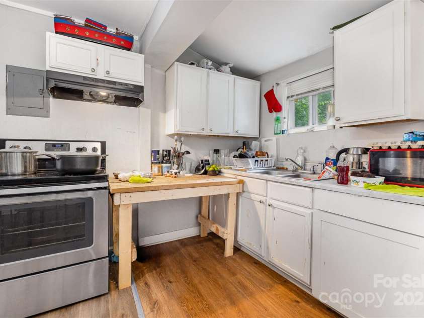 822 Cantwell Street, Charlotte, NC 28208.  MLS# CAR4271732, YatesRealty ID 23506. 