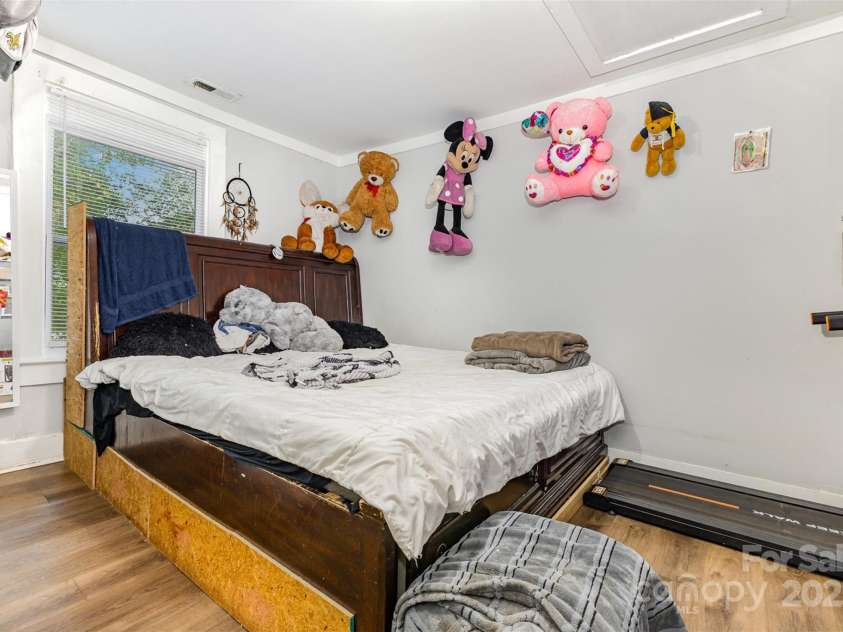 822 Cantwell Street, Charlotte, NC 28208.  MLS# CAR4271732, YatesRealty ID 23506. 