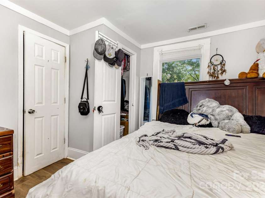 822 Cantwell Street, Charlotte, NC 28208.  MLS# CAR4271732, YatesRealty ID 23506. 