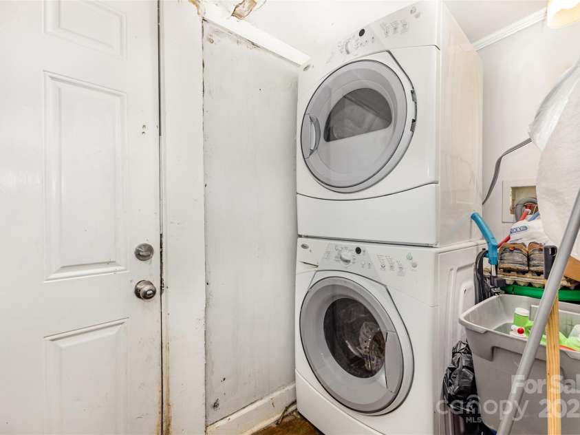 822 Cantwell Street, Charlotte, NC 28208.  MLS# CAR4271732, YatesRealty ID 23506. 