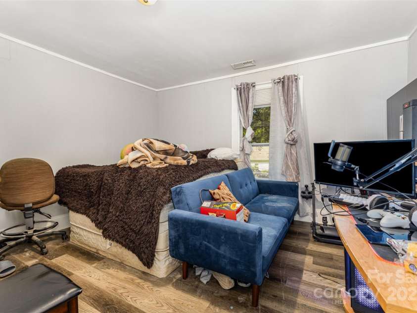 822 Cantwell Street, Charlotte, NC 28208.  MLS# CAR4271732, YatesRealty ID 23506. 