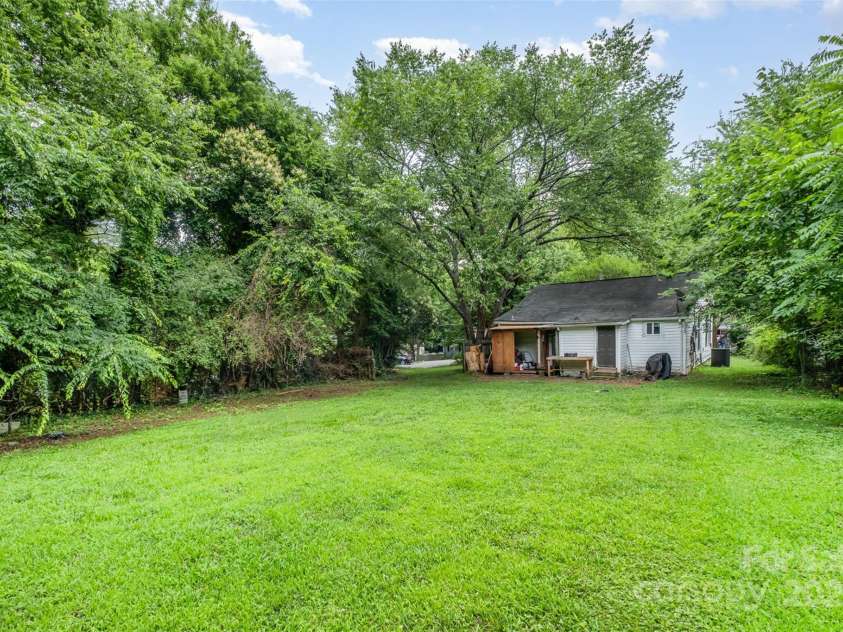 822 Cantwell Street, Charlotte, NC 28208.  MLS# CAR4271732, YatesRealty ID 23506. 