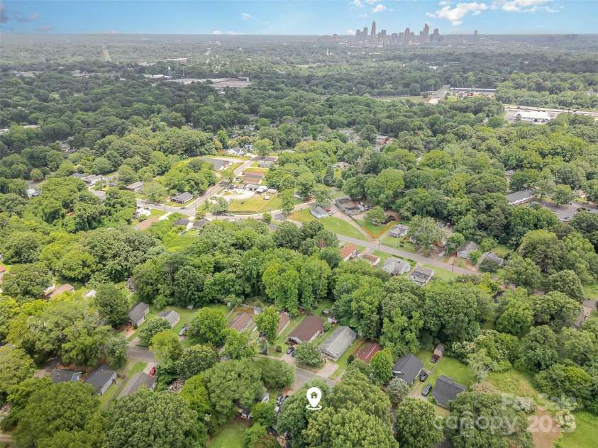 822 Cantwell Street, Charlotte, NC 28208.  MLS# CAR4271732, YatesRealty ID 23506. 