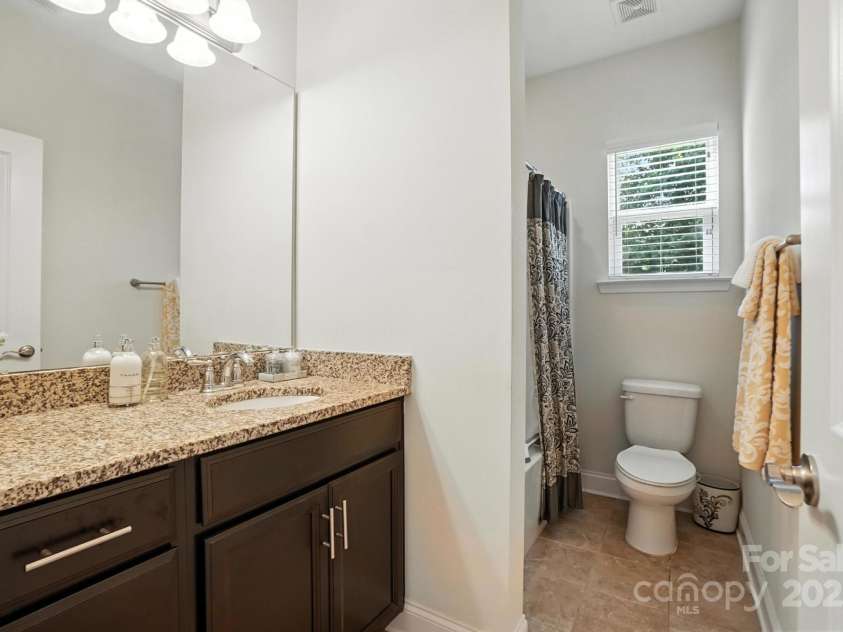 8275 Normandy Road, Denver, NC 28037.  MLS# CAR4276135, YatesRealty ID 23508. Full bath located between the secondary bedrooms.