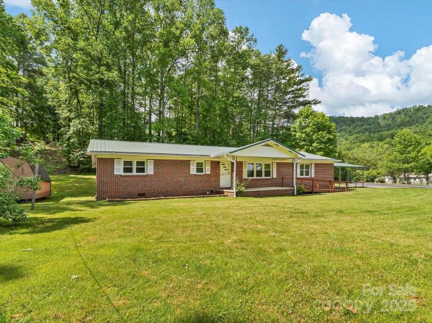 767 Brushy Creek Road, Spruce Pine, NC 28777.  MLS# CAR4258773, YatesRealty ID 23509. 