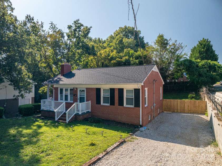 315 4th Avenue, Gastonia, NC 28054.  MLS# CAR4304615, YatesRealty ID 2351. 