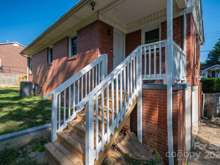 315 4th Avenue, Gastonia, NC 28054.  MLS# CAR4304615, YatesRealty ID 2351. 