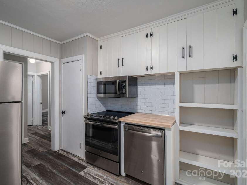 315 4th Avenue, Gastonia, NC 28054.  MLS# CAR4304615, YatesRealty ID 2351. 