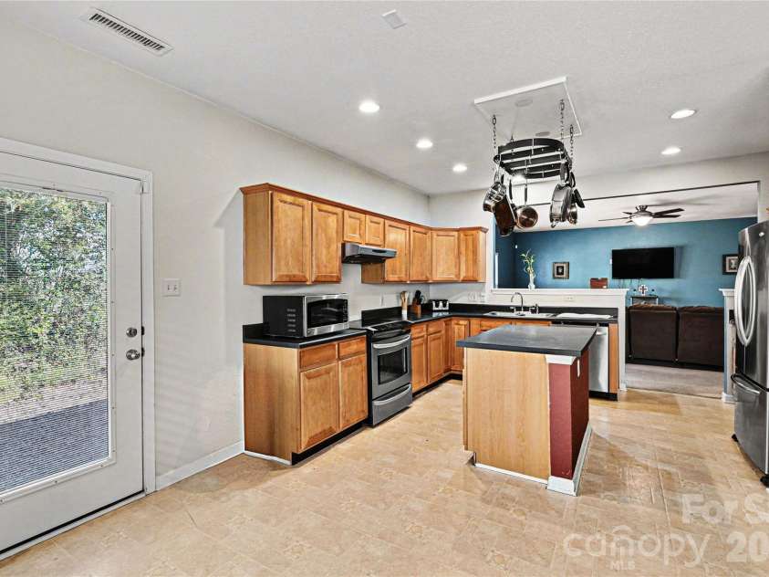 727 Sinclair Drive, Monroe, NC 28112.  MLS# CAR4341900, YatesRealty ID 2351. 