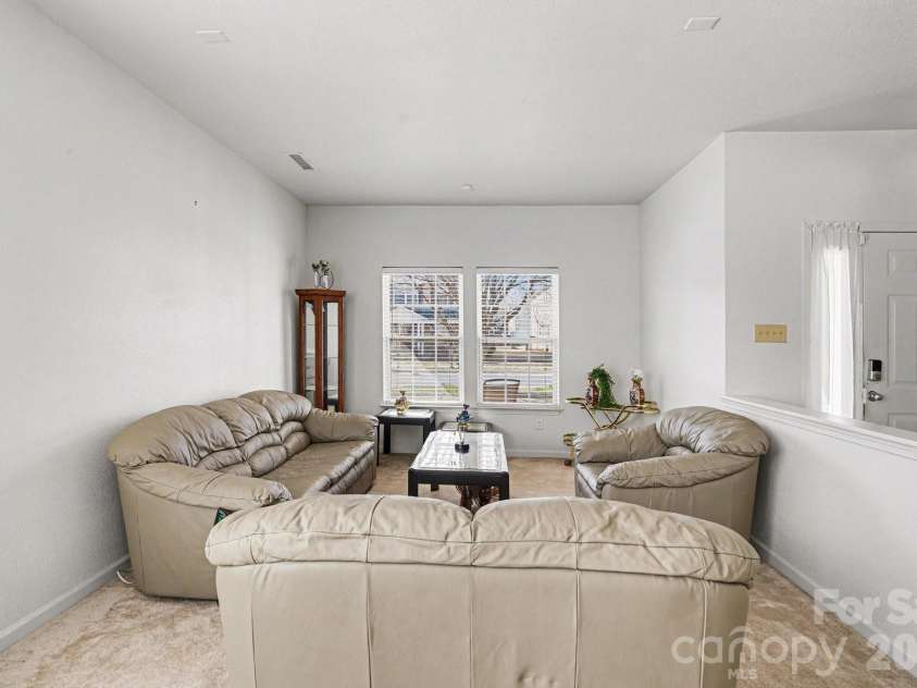 727 Sinclair Drive, Monroe, NC 28112.  MLS# CAR4341900, YatesRealty ID 2351. Main Level: Great Room (By Front Door)