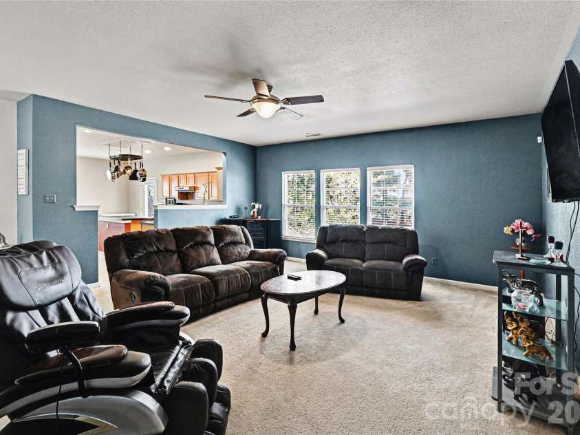 727 Sinclair Drive, Monroe, NC 28112.  MLS# CAR4341900, YatesRealty ID 2351. Main Level: Living Room