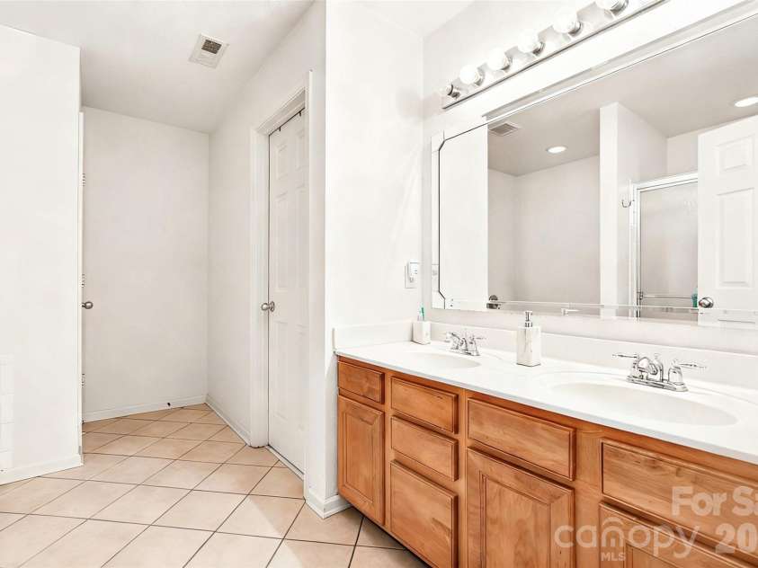 727 Sinclair Drive, Monroe, NC 28112.  MLS# CAR4341900, YatesRealty ID 2351. Master Bathroom