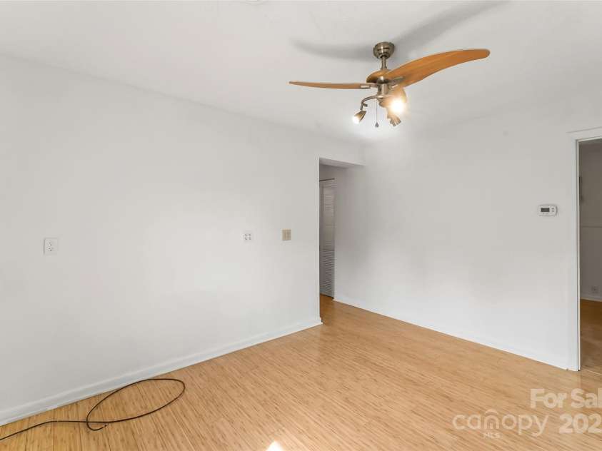 493 Dogwood Road, Candler, NC 28715.  MLS# CAR4257818, YatesRealty ID 23510. Den / Flex Space