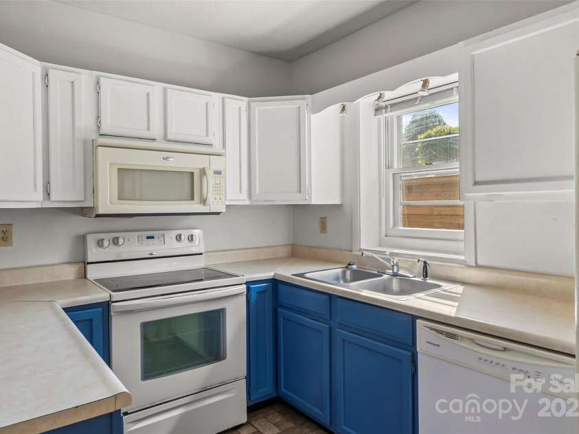 493 Dogwood Road, Candler, NC 28715.  MLS# CAR4257818, YatesRealty ID 23510. Kitchen