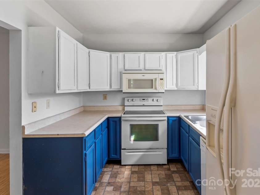 493 Dogwood Road, Candler, NC 28715.  MLS# CAR4257818, YatesRealty ID 23510. Kitchen
