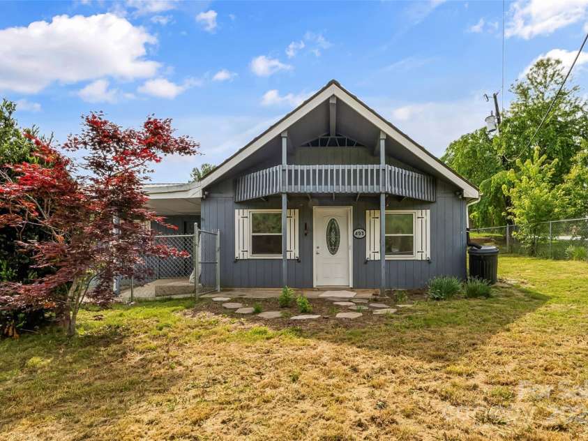 493 Dogwood Road, Candler, NC 28715.  MLS# CAR4257818, YatesRealty ID 23510. Welcome!