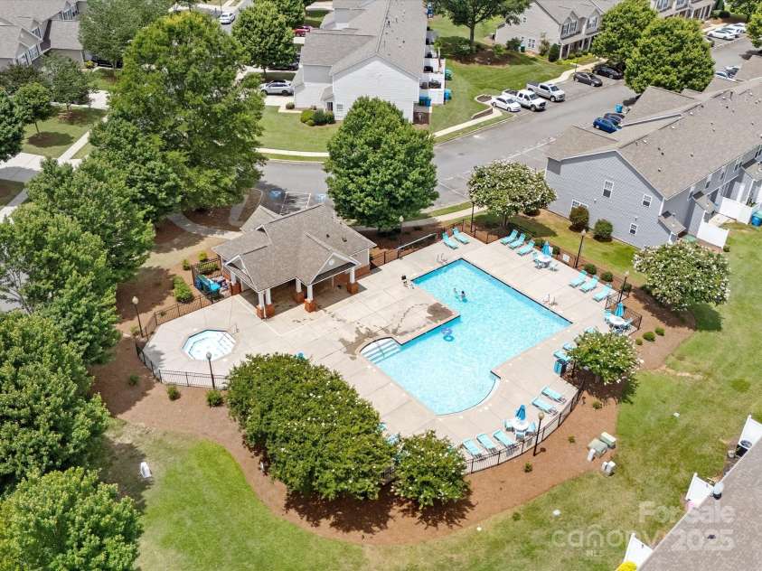 12415 Stratfield Place Circle, Pineville, NC 28134.  MLS# CAR4272270, YatesRealty ID 23511. 