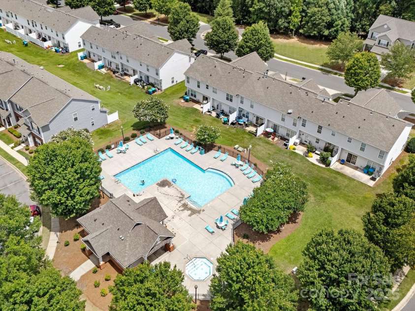 12415 Stratfield Place Circle, Pineville, NC 28134.  MLS# CAR4272270, YatesRealty ID 23511. 