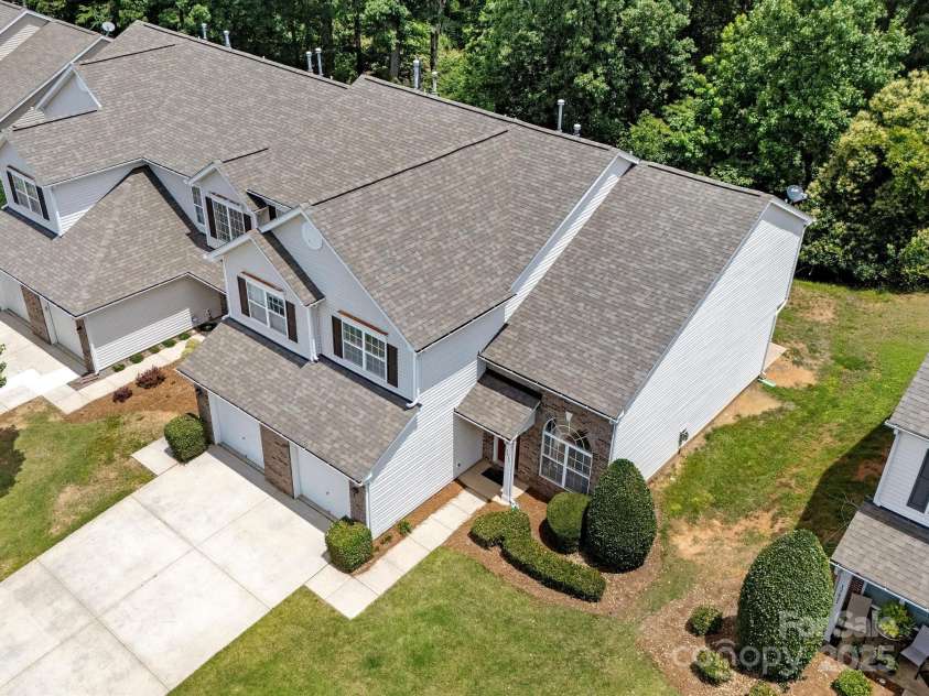 12415 Stratfield Place Circle, Pineville, NC 28134.  MLS# CAR4272270, YatesRealty ID 23511. 