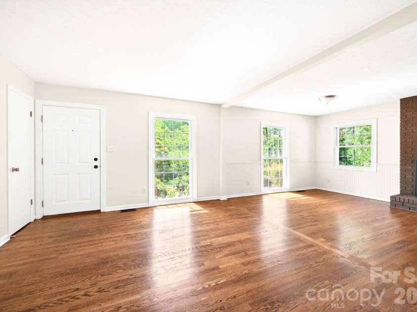 34 Wolfe Cove Road, Asheville, NC 28804.  MLS# CAR4378451, YatesRealty ID 23511. 