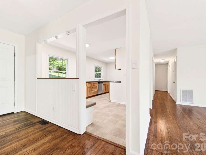 34 Wolfe Cove Road, Asheville, NC 28804.  MLS# CAR4378451, YatesRealty ID 23511. 